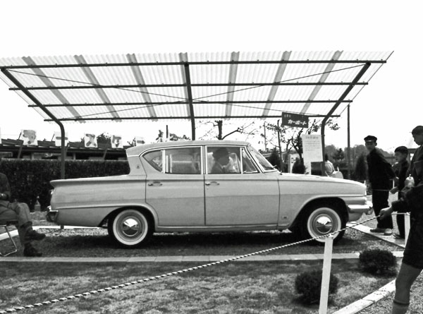 (12-2c)(098-36) 1962 Ford Consul 315 4dr Sedan.jpg